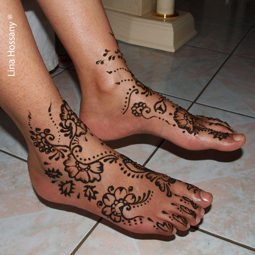 Tatouage au henné sur les pieds